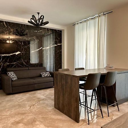 Magic Place Bergamo! Classy Apartment In The Heart Of The City Bagian luar foto