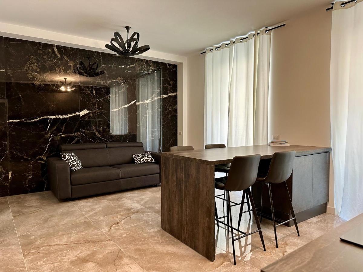 Magic Place Bergamo! Classy Apartment In The Heart Of The City Bagian luar foto