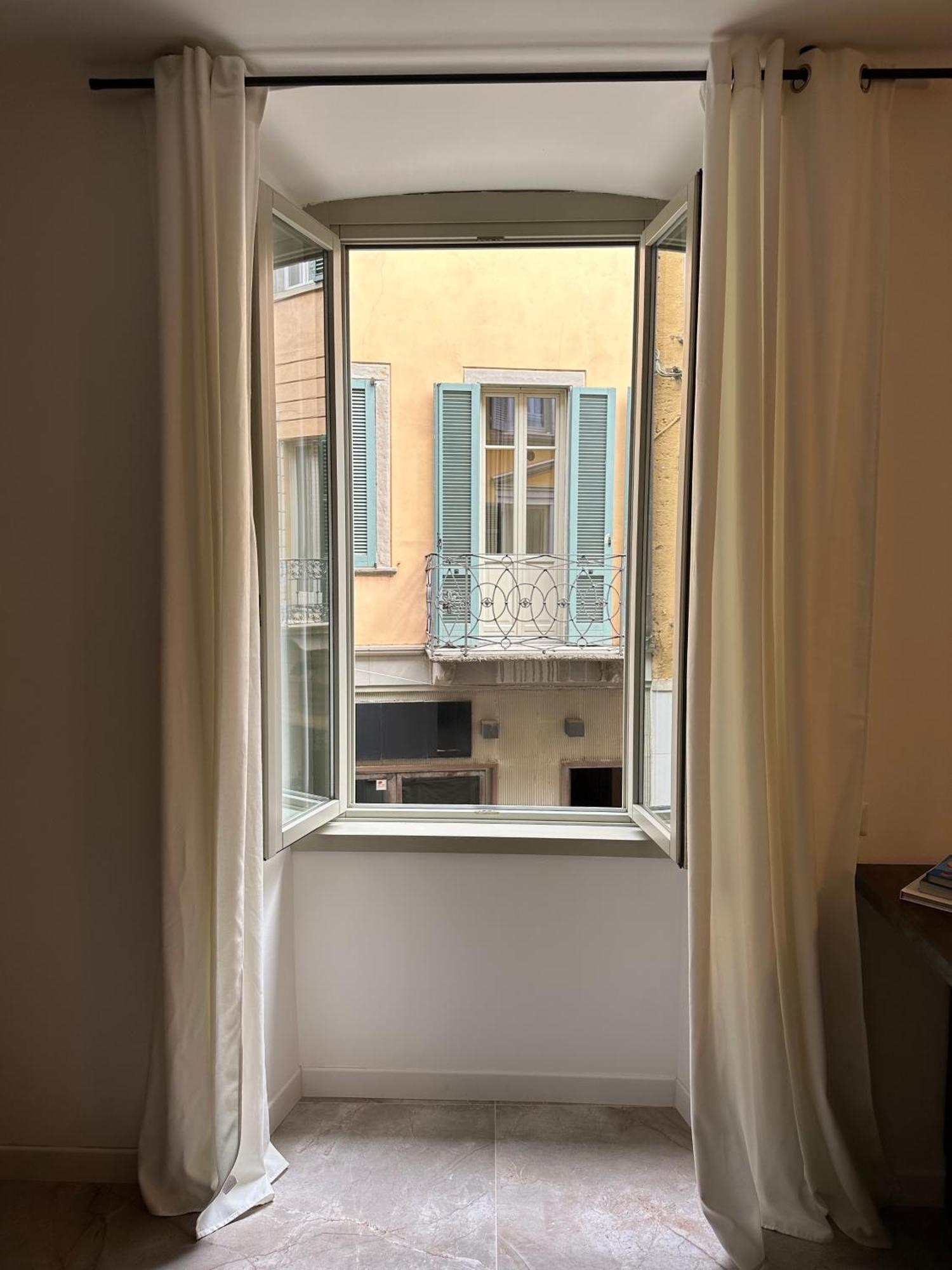 Magic Place Bergamo! Classy Apartment In The Heart Of The City Bagian luar foto
