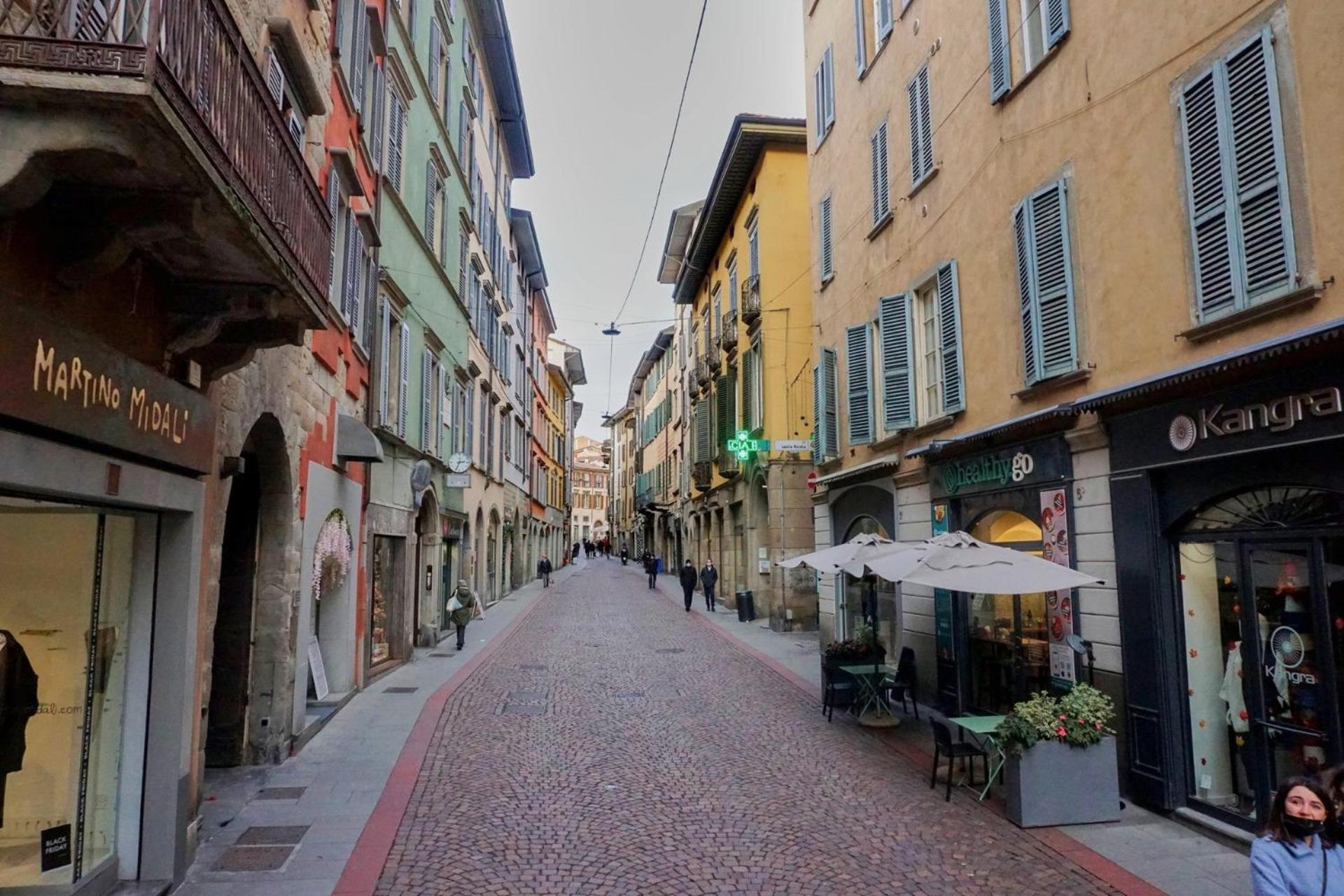 Magic Place Bergamo! Classy Apartment In The Heart Of The City Bagian luar foto