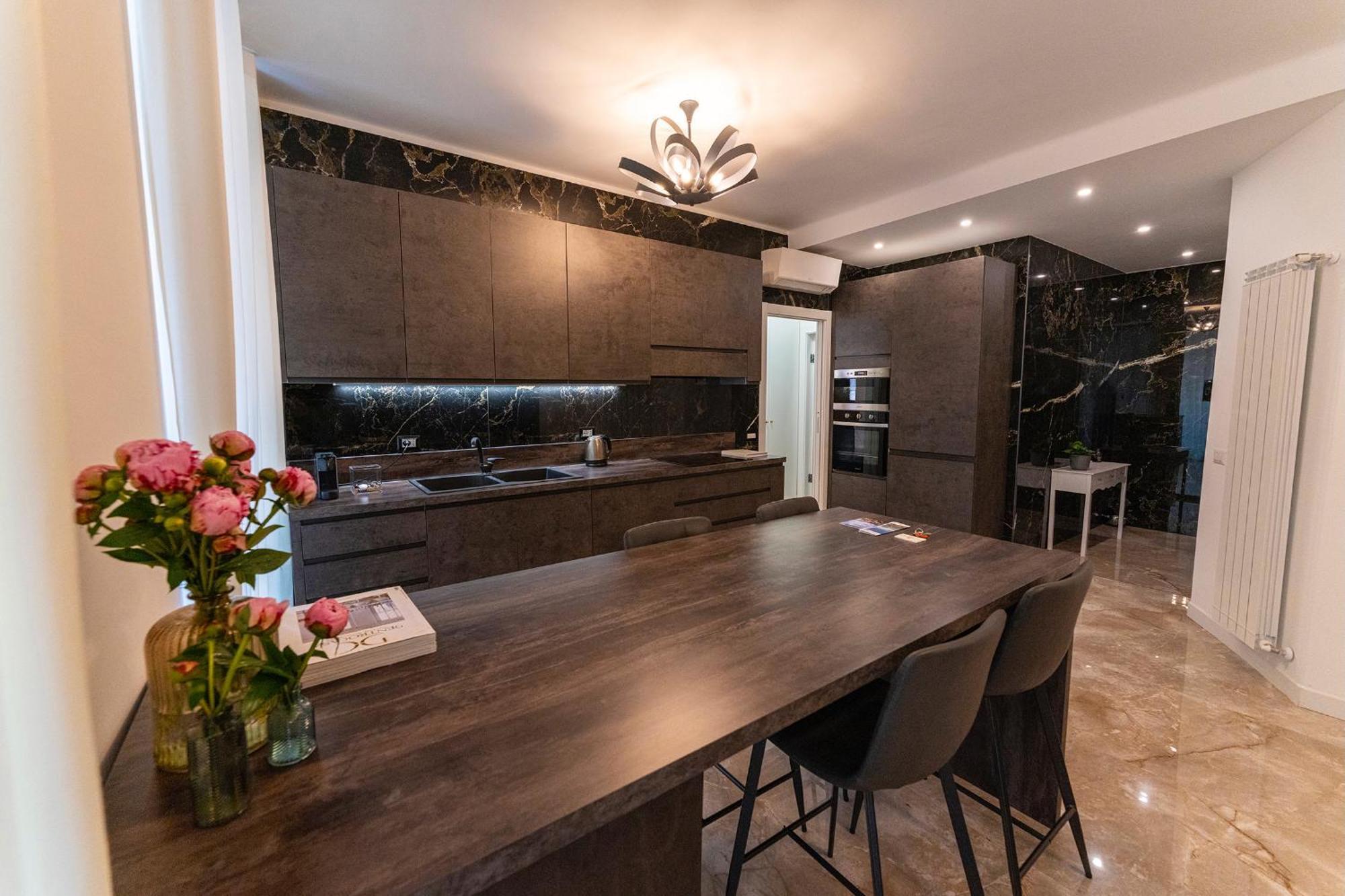 Magic Place Bergamo! Classy Apartment In The Heart Of The City Bagian luar foto