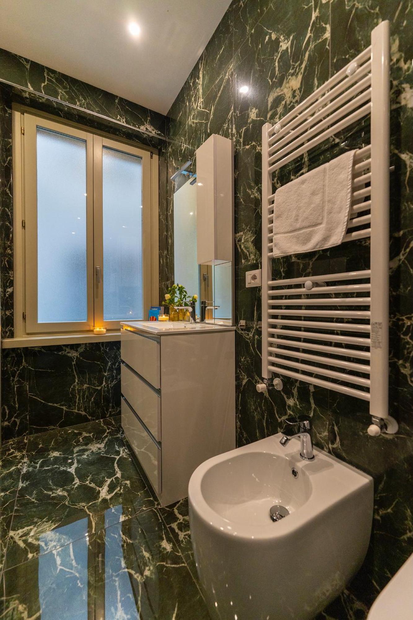 Magic Place Bergamo! Classy Apartment In The Heart Of The City Bagian luar foto