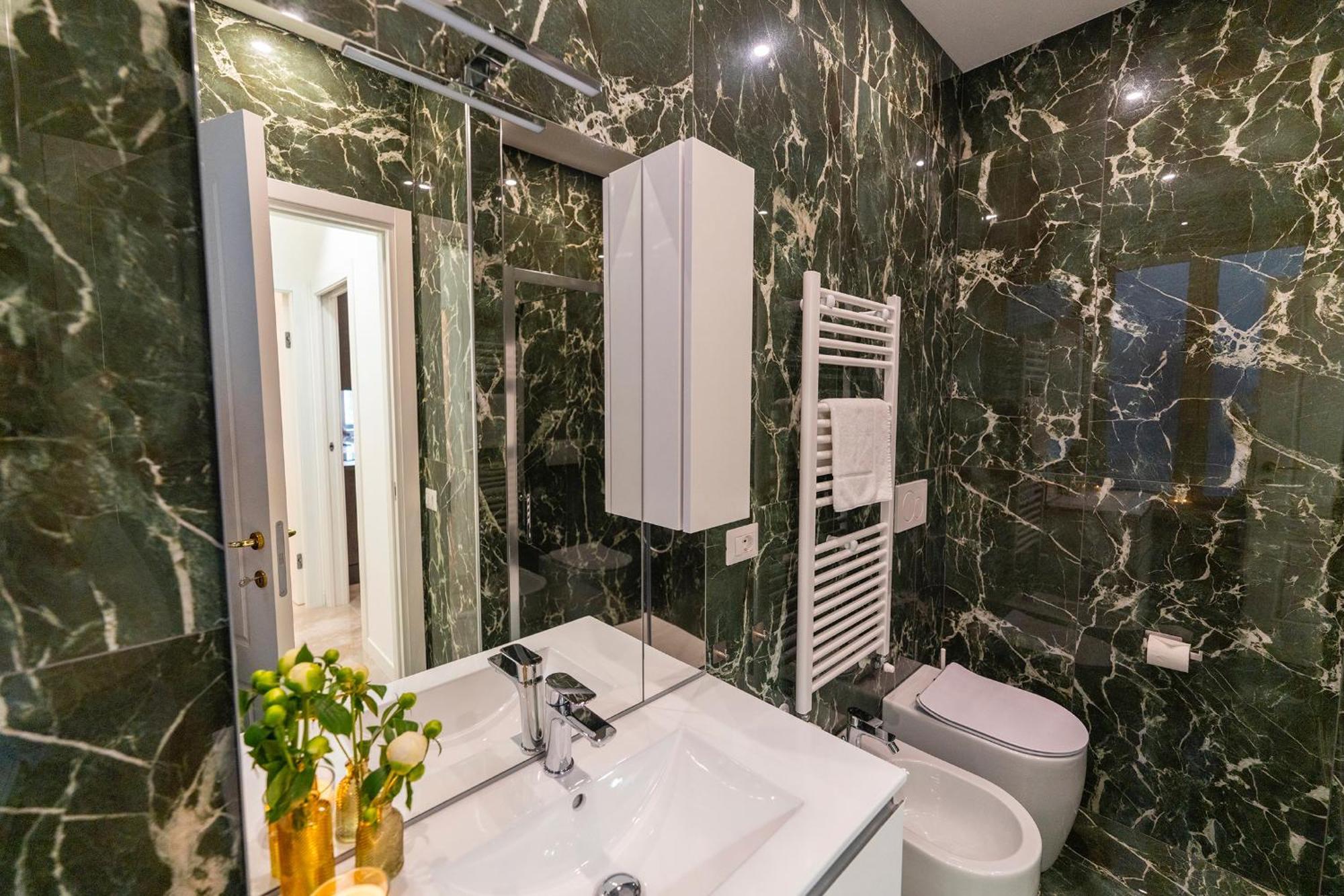 Magic Place Bergamo! Classy Apartment In The Heart Of The City Bagian luar foto