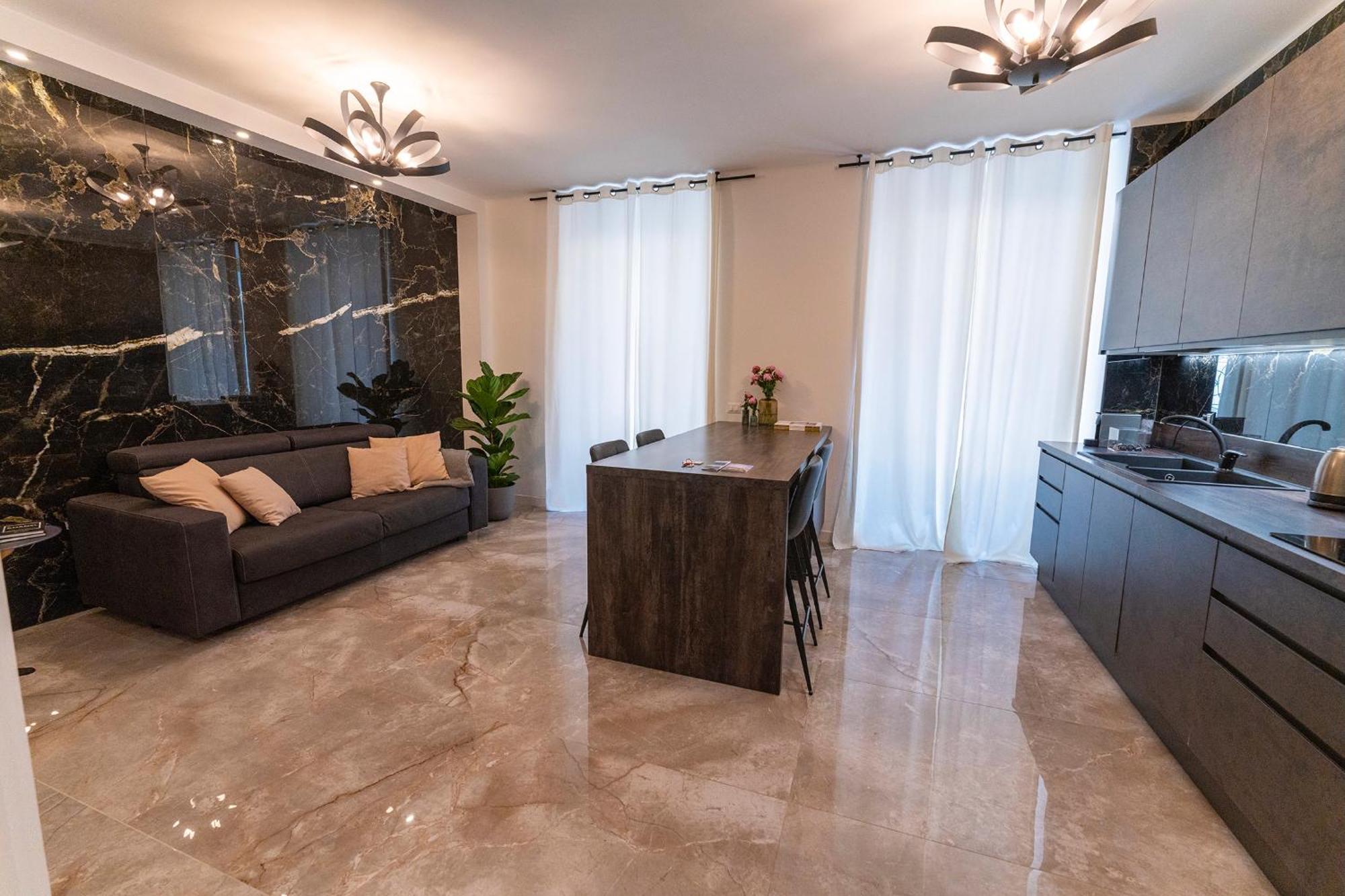 Magic Place Bergamo! Classy Apartment In The Heart Of The City Bagian luar foto