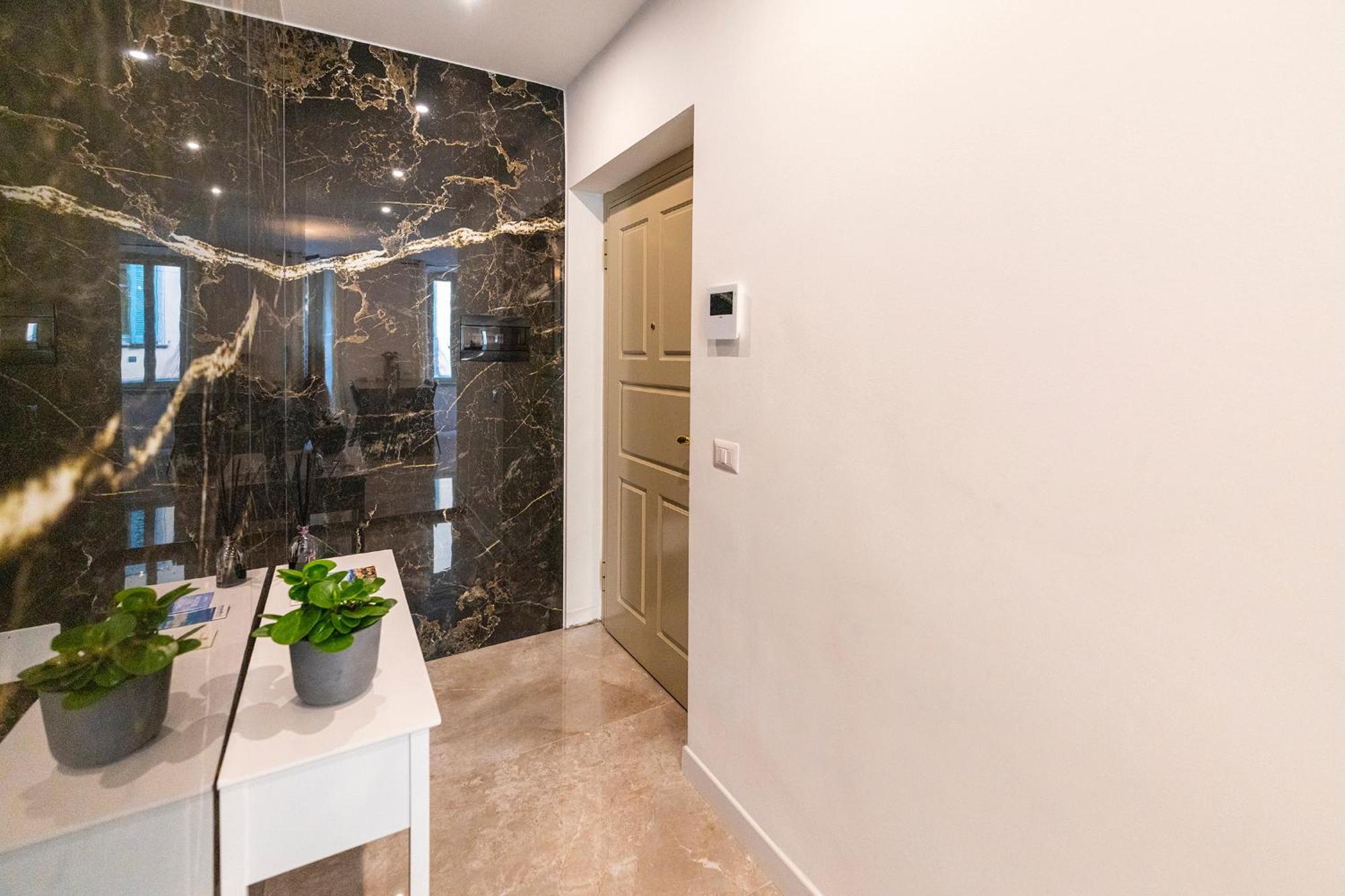 Magic Place Bergamo! Classy Apartment In The Heart Of The City Bagian luar foto