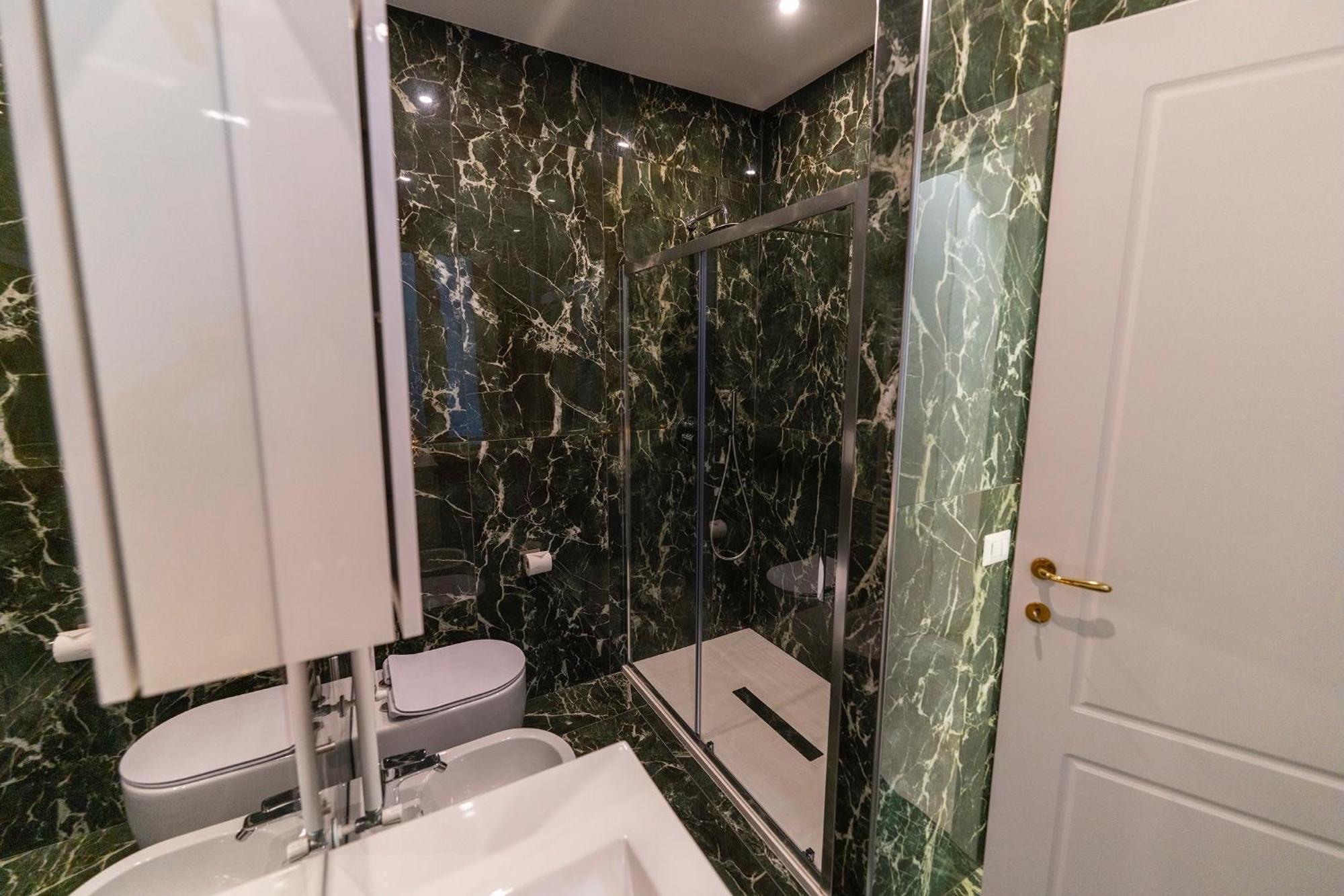 Magic Place Bergamo! Classy Apartment In The Heart Of The City Bagian luar foto